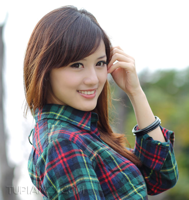 清纯美女钟幸户外清新写真图片