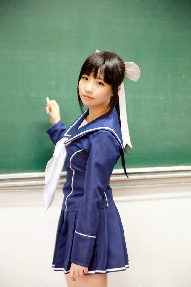 邻家女孩甜美写真 清新出镜吸睛十足