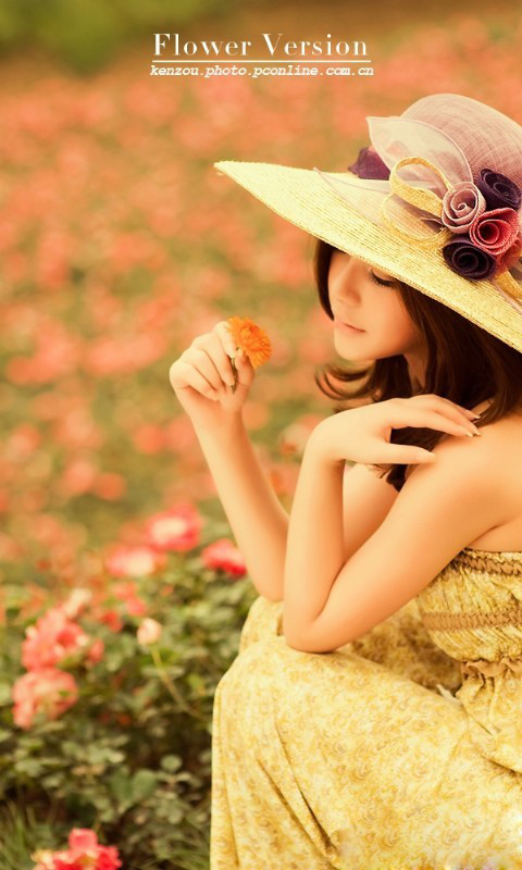 秋日美女写真图片 蔷薇花丛中浅笑嫣然