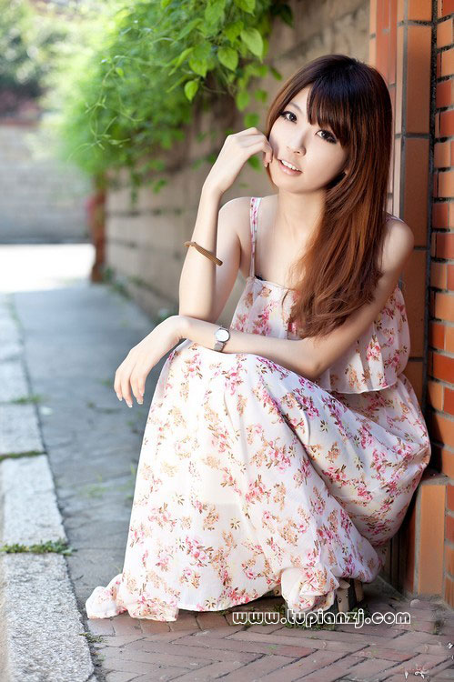 清新美少女夏日户外清凉写真