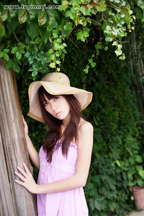 清新美少女夏日户外清凉写真