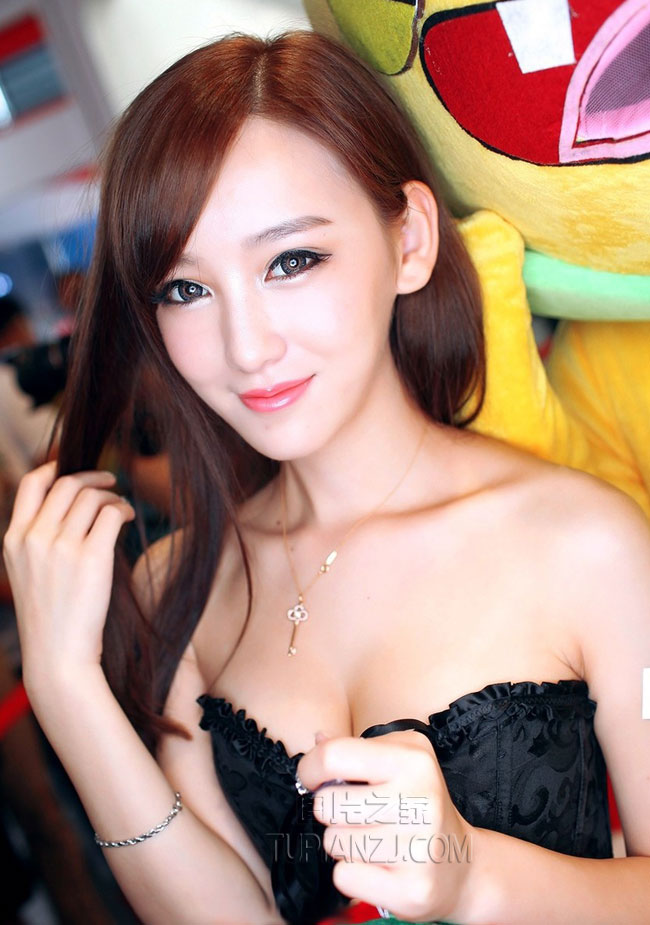 童颜巨乳性感美眉图片 靓丽诱人