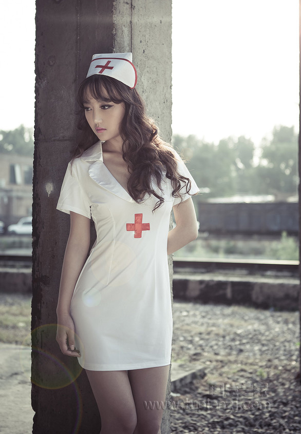 日本性感美女图片 小护士废墟中的诱惑
