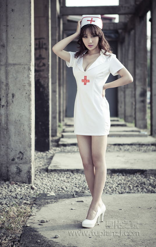 日本性感美女图片 小护士废墟中的诱惑