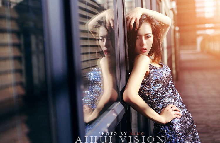 性感美女街拍图片 展现性感s曲线身材