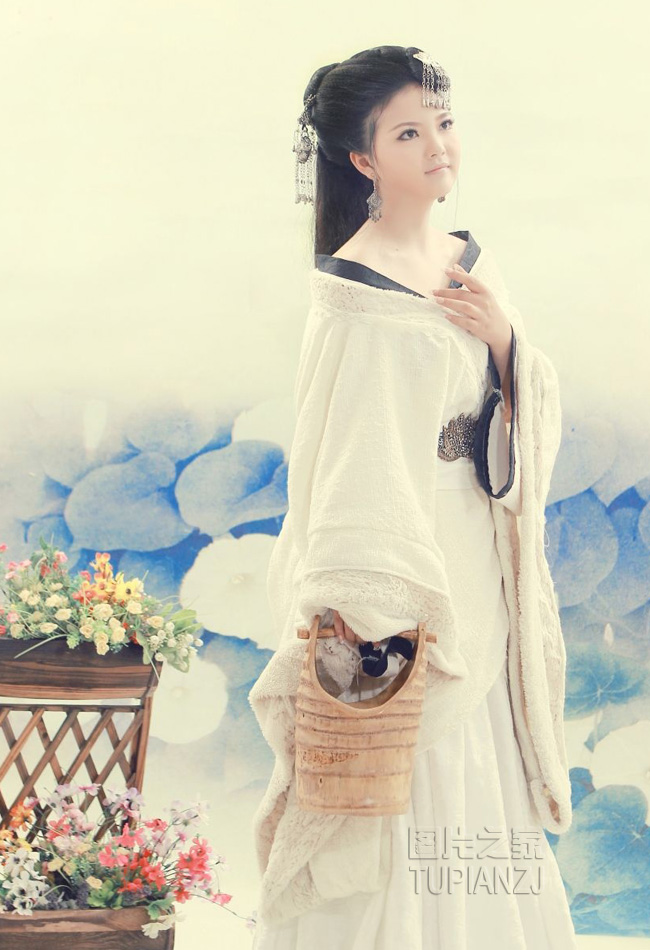 甜美淑女古装写真 尽现小女人柔美气质