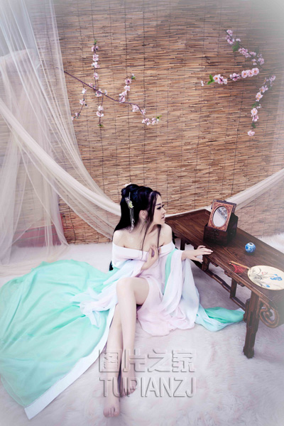 女孩古装照 娇艳性感如梦如幻