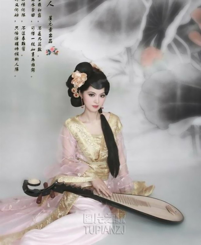 唯美的古典少女图 手持荷花显清纯