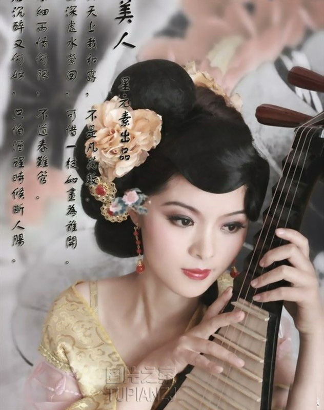 唯美的古典少女图 手持荷花显清纯