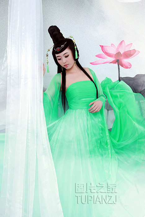 古典绿衣性感少女图片 妩媚引遐想