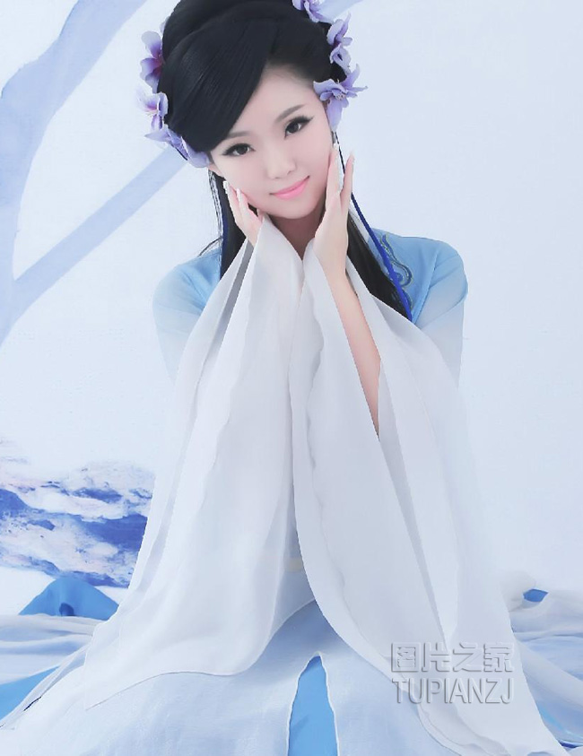 笑容伊人少女古典照 低头浅笑显甜美