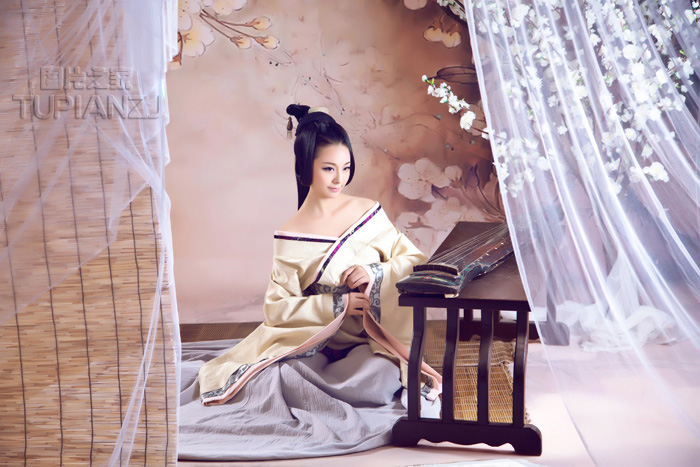 天生丽质古装美女 展甜美容颜