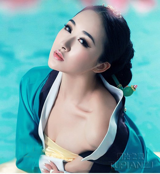 朝鲜古装美女图 香肩酥胸撩人心