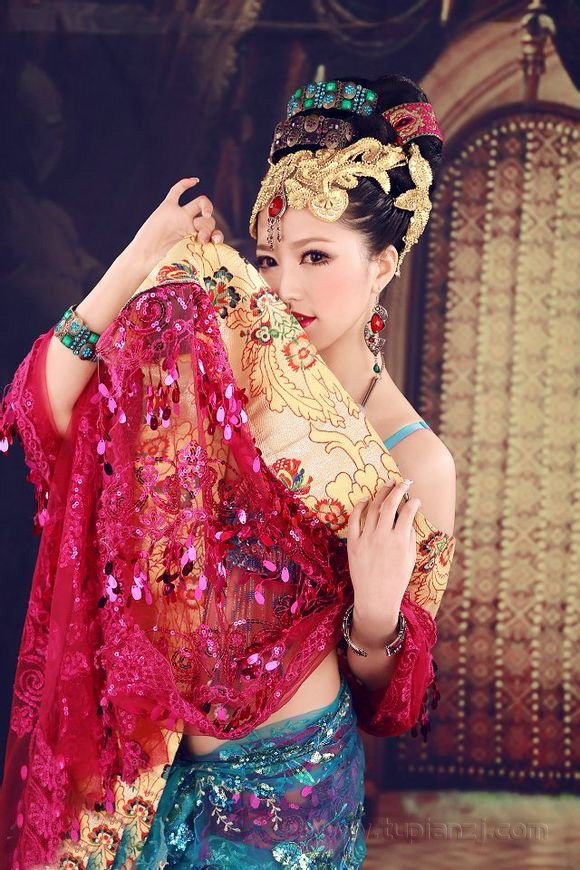 华丽雍容古装美女 红唇妩媚性感
