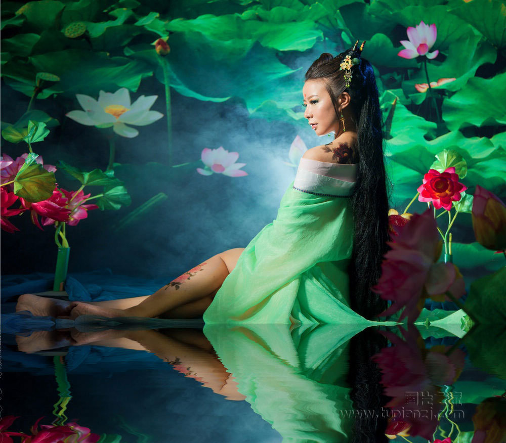 古装美女图片之荷塘月色