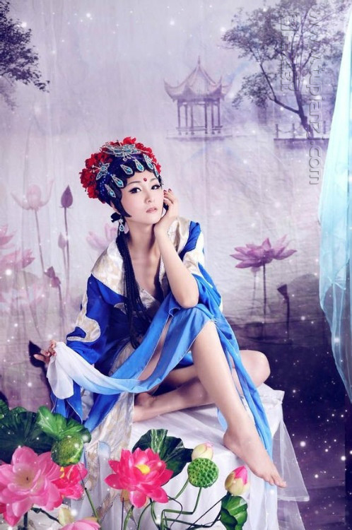 性感古装美女图片 小露香肩香艳欲滴