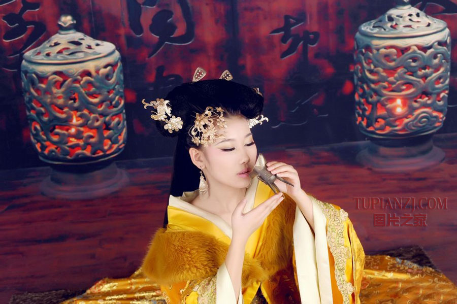 性感古装美女呈现贵妃之美