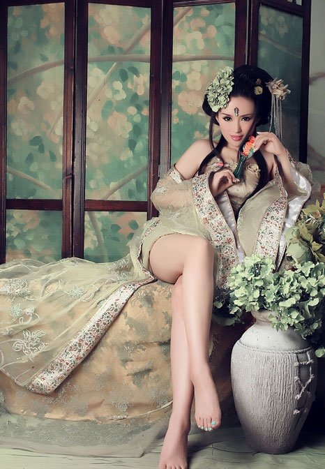妖艳古装美女图片 美女丰姿尽展