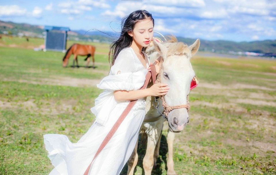 丽江旅行的清新女生唯美写真