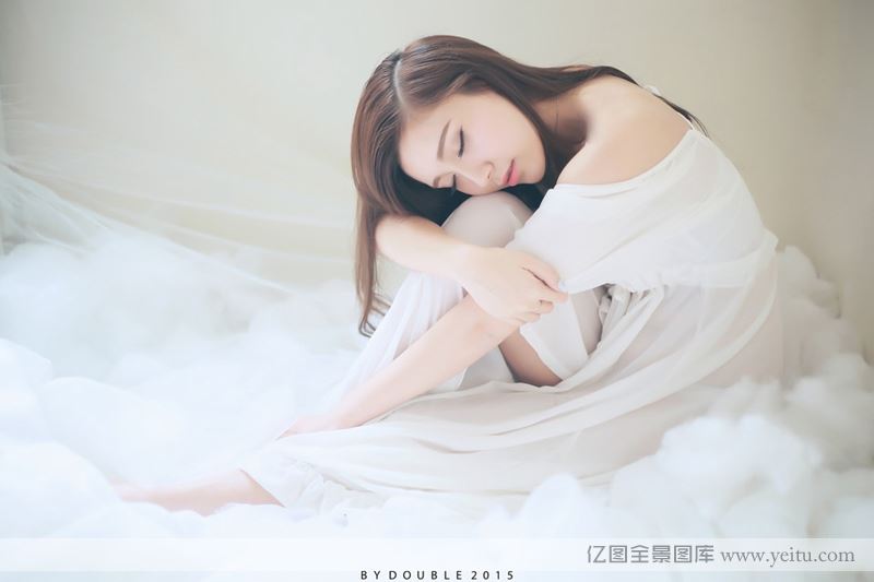 绝色美女小秀性感唯美婚纱图片