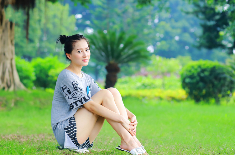 可爱的美女名模嘉儿户外写真