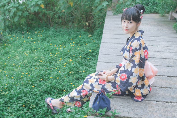 清纯可爱的和服少女