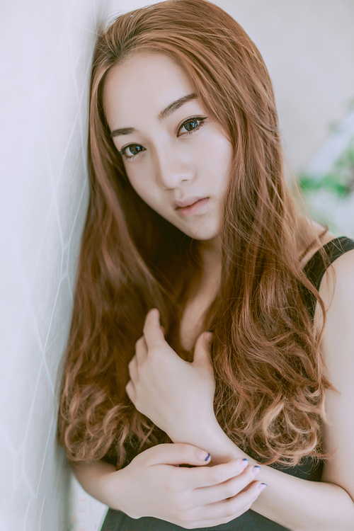 刚睡醒的美女慵懒唯美