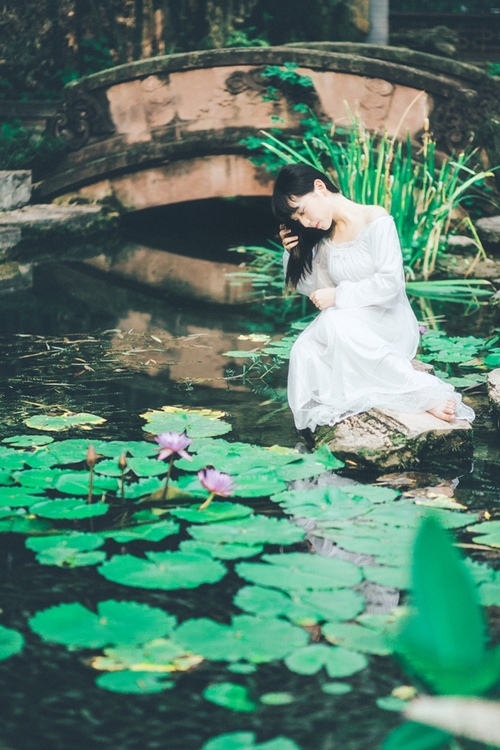 小桥流水人家美人娇艳如花