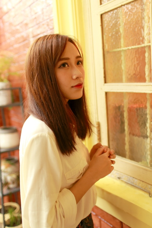 清纯少女慵懒的午后时光