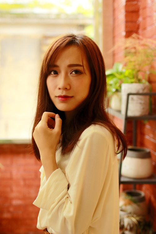 清纯少女慵懒的午后时光