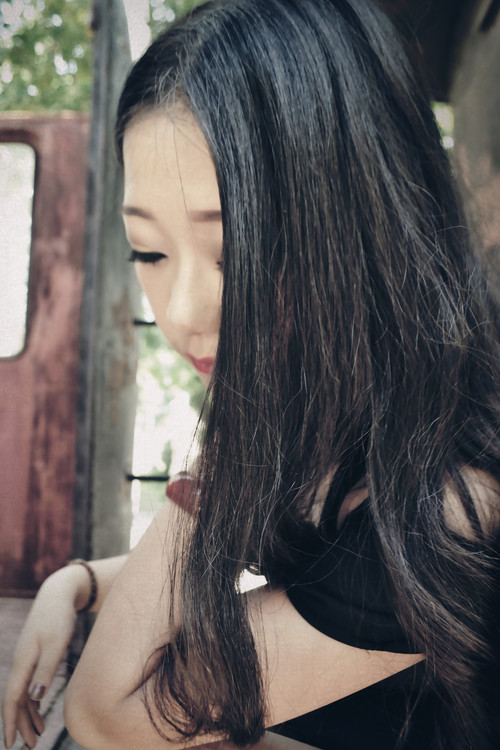 丰满迷人的妖娆少妇写真