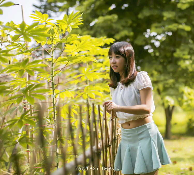 清纯可爱的篱笆姑娘