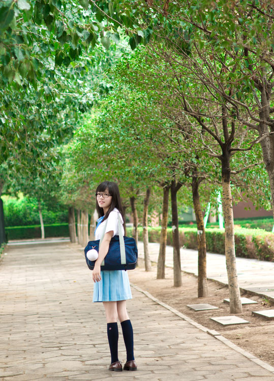 清新可爱的学生妹