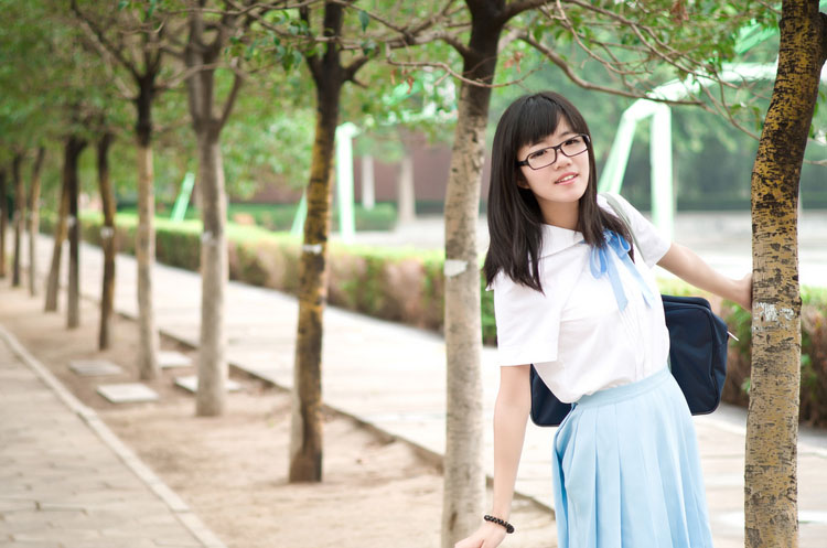 清新可爱的学生妹