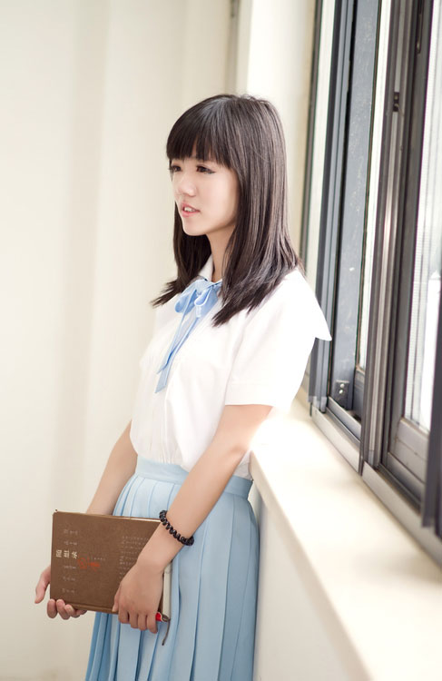 清新可爱的学生妹