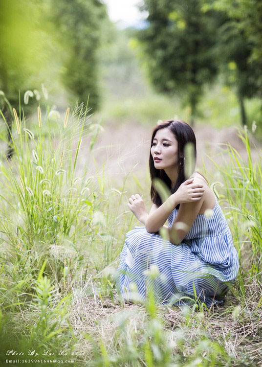 户外偶遇的清纯美女