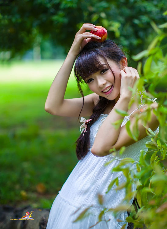 清纯少女雨中飘荡的回忆