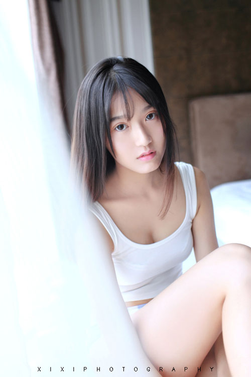 清纯姑娘也有诱人的一面