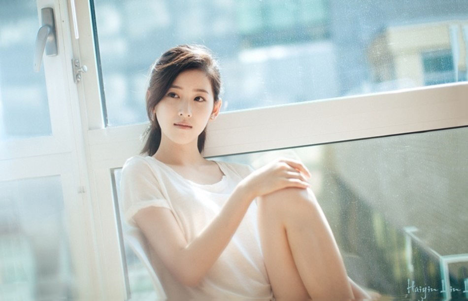 奶茶妹妹清纯写真显文艺范