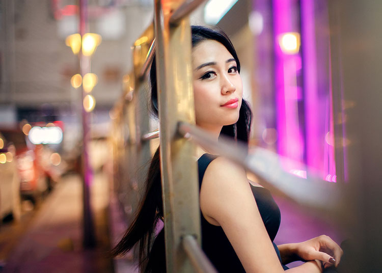 妖娆翘臀美女的迷人夜晚