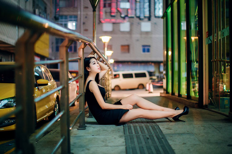 妖娆翘臀美女的迷人夜晚