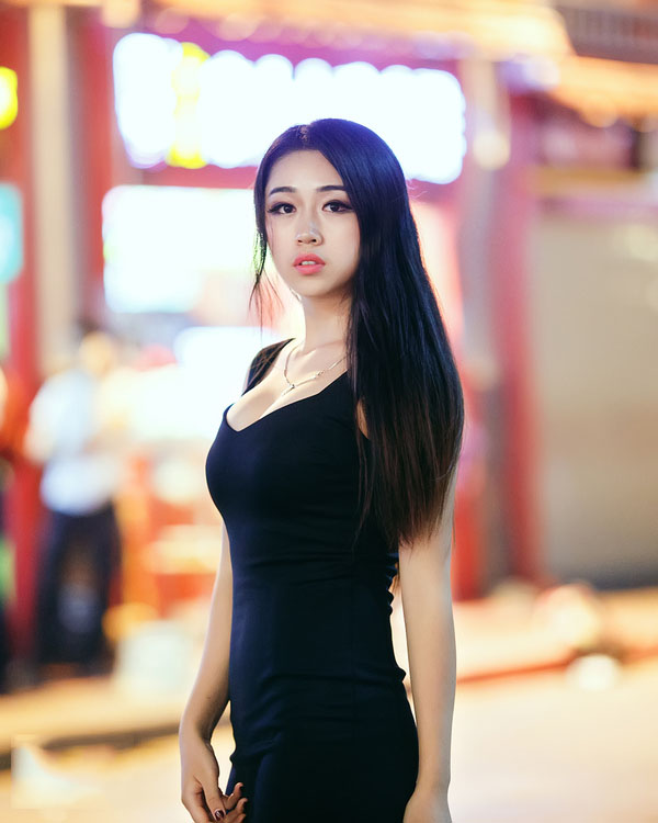 妖娆翘臀美女的迷人夜晚