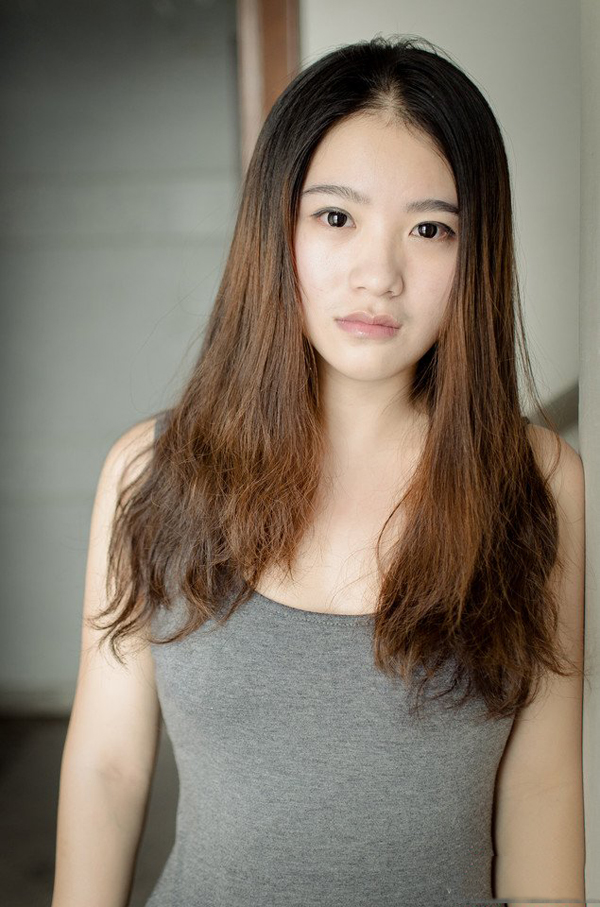 楼道里发现的邻家姑娘