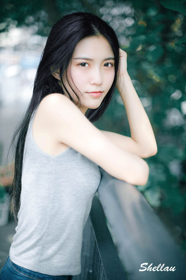 清新美女长发气质写真