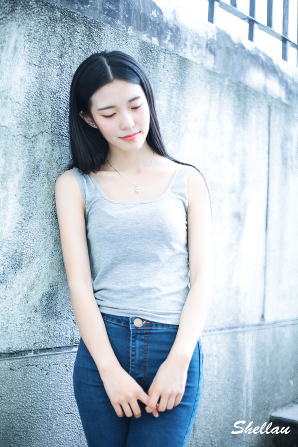清新美女长发气质写真
