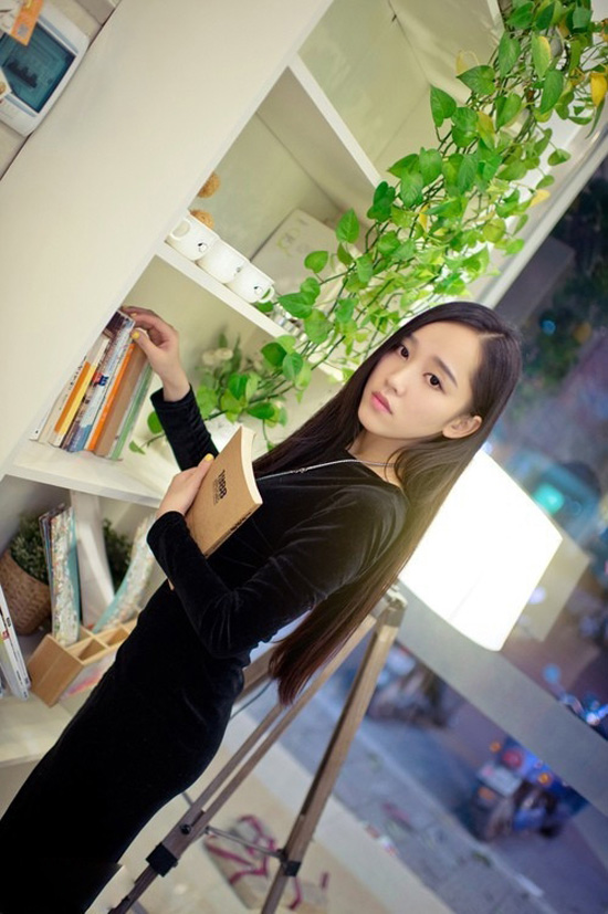 白皙美女性感唯美写真
