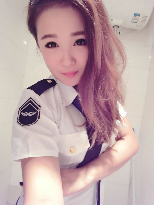 美女主播公子傲人美胸隐现极度诱人