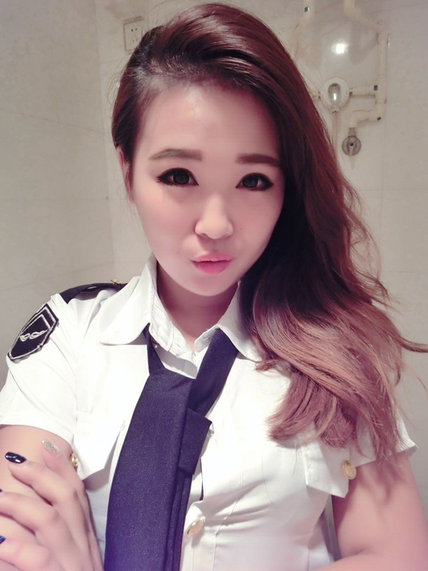 美女主播公子傲人美胸隐现极度诱人