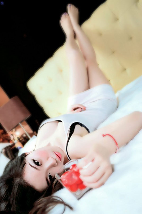 白皙美胸的私房诱惑