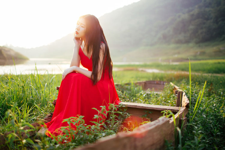 艳丽火辣性感美女草原唯美